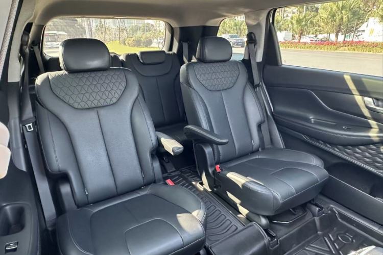 Used Hyundai Santa Fe 2020 380 TGDi Automatic Two-Wheel Drive GLS Luxury Edition Interior 6