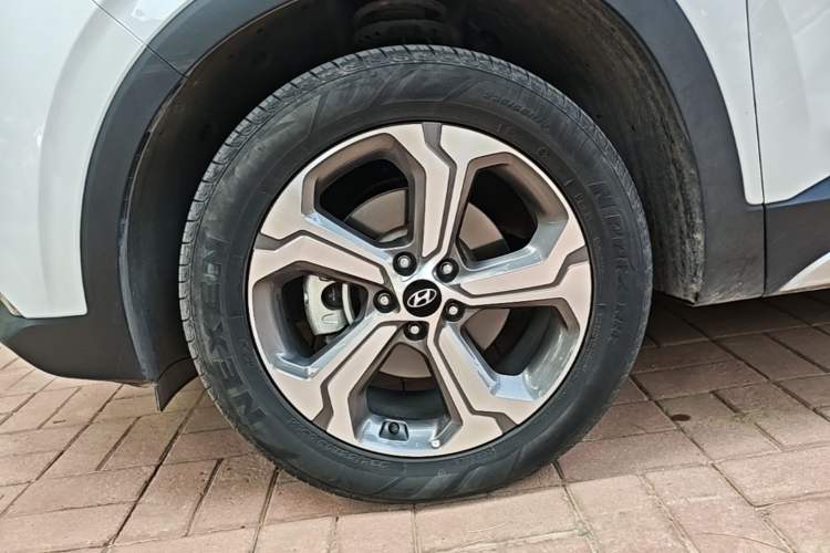 Used Hyundai Santa Fe 2020 380 TGDi Automatic Two-Wheel Drive DLX Prestige Edition PLUS Left Front Wheel Hub