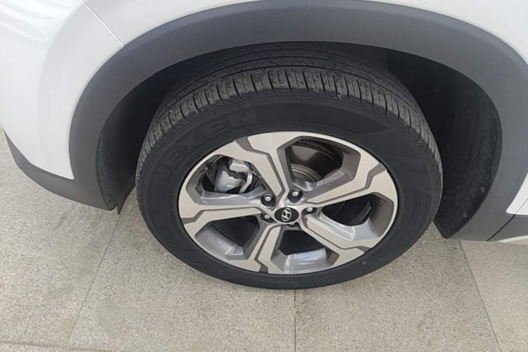 Used Hyundai Santa Fe 2020 380 TGDi Automatic All-Wheel Drive DLX HTRAC Prestige PLUS Left Front Wheel Hub