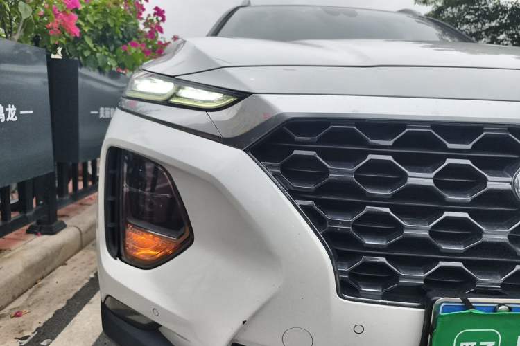 Used Hyundai Santa Fe 2020 380 TGDi Automatic Two-Wheel Drive DLX Prestige Edition PLUS Right Front Headlight