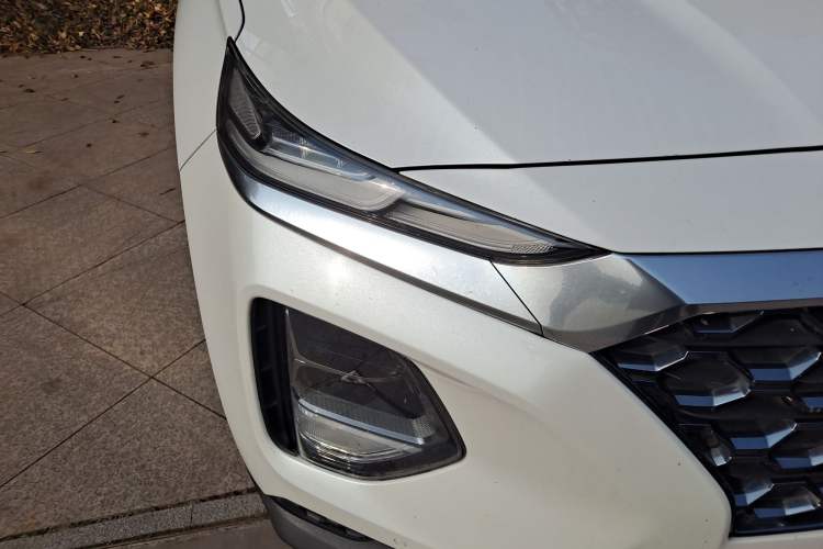 Used Hyundai Santa Fe 2020 380 TGDi Automatic Two-Wheel Drive GLS Luxury Edition Right Front Headlight