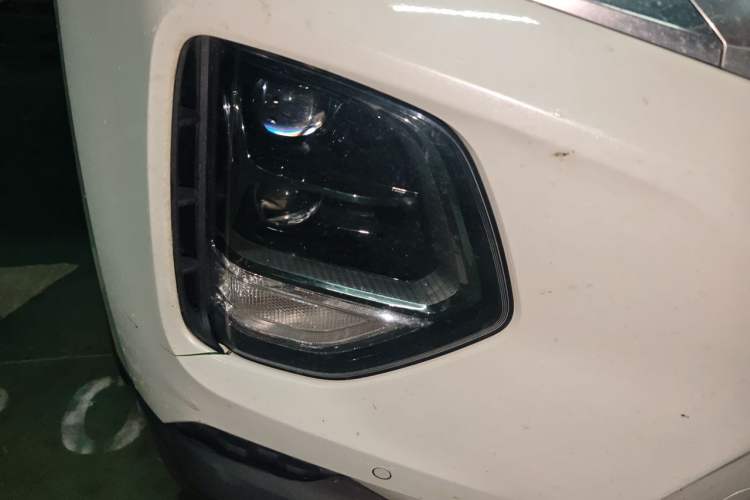 Used Hyundai Santa Fe 2020 380 TGDi Automatic Two-Wheel Drive GLS Luxury Edition Right Front Headlight