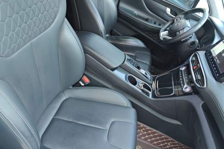 Used Hyundai Santa Fe 2020 380 TGDi Automatic Two-Wheel Drive GLS Luxury Edition Right Front Seat