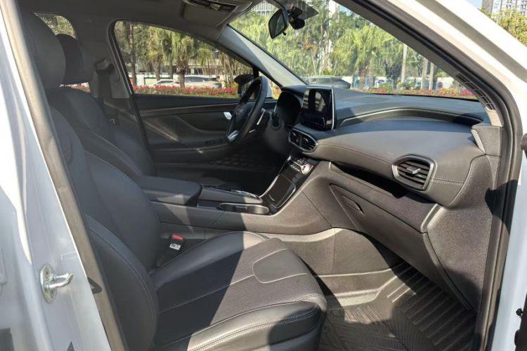 Used Hyundai Santa Fe 2020 380 TGDi Automatic Two-Wheel Drive GLS Luxury Edition Right Front Seat