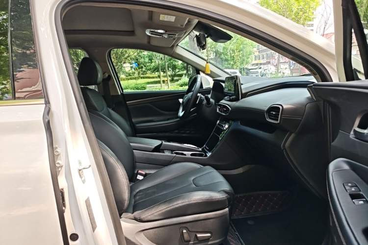 Used Hyundai Santa Fe 2020 380 TGDi Automatic Two-Wheel Drive DLX Prestige Edition PLUS Right Front Seat