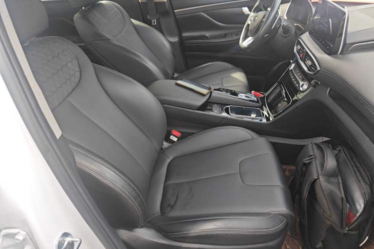 Used Hyundai Santa Fe 2020 380 TGDi Automatic All-Wheel Drive DLX HTRAC Prestige PLUS Right Front Seat