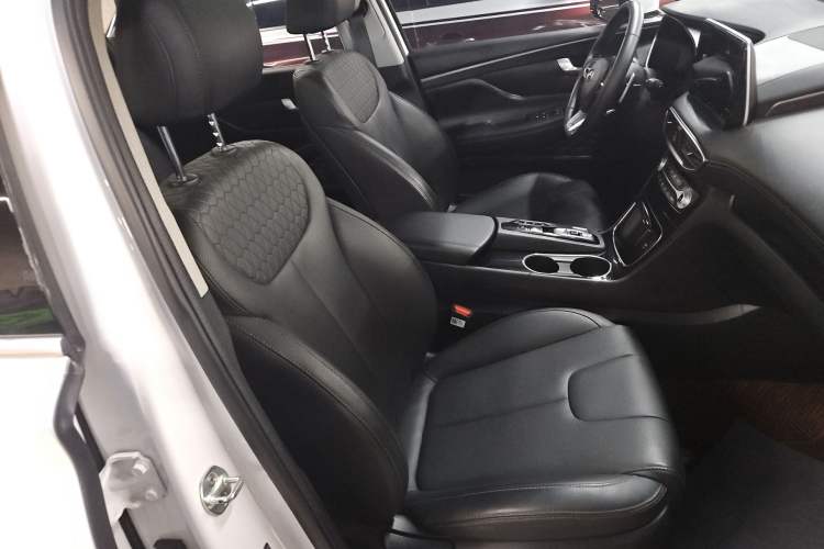 Used Hyundai Santa Fe 2020 380 TGDi Automatic Two-Wheel Drive GLS Luxury Edition Right Front Seat