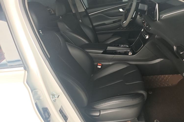 Used Hyundai Santa Fe 2020 380 TGDi Automatic Two-Wheel Drive GLS Luxury Edition Right Front Seat