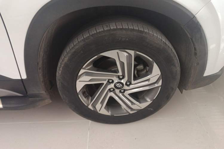 Used Hyundai Santa Fe 2020 380 TGDi Automatic Two-Wheel Drive GL Elite Edition Right Front Wheel Hub
