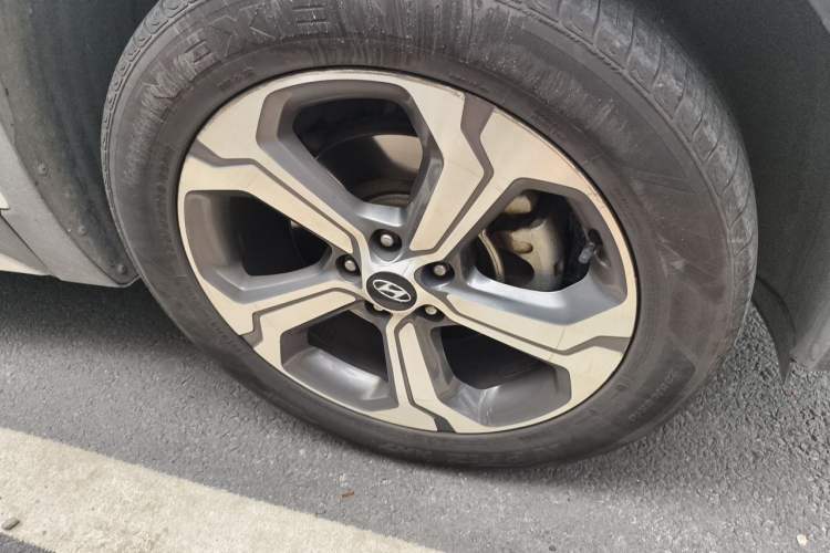 Used Hyundai Santa Fe 2020 380 TGDi Automatic Two-Wheel Drive DLX Prestige Edition PLUS Right Front Wheel Hub