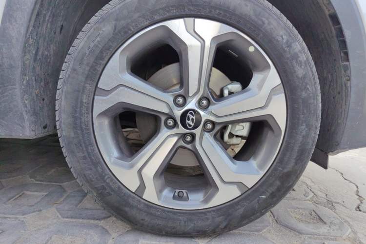 Used Hyundai Santa Fe 2020 380 TGDi Automatic Two-Wheel Drive GLS Luxury Edition Right Front Wheel Hub