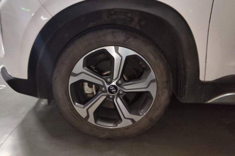 Used Hyundai Santa Fe 2020 380 TGDi Automatic Two-Wheel Drive DLX Prestige Edition PLUS Right Front Wheel Hub