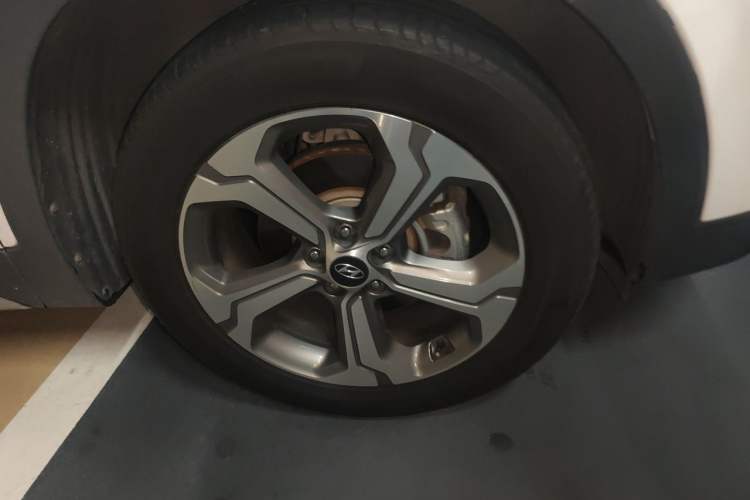Used Hyundai Santa Fe 2020 380 TGDi Automatic Two-Wheel Drive DLX Prestige Edition PLUS Right Front Wheel Hub