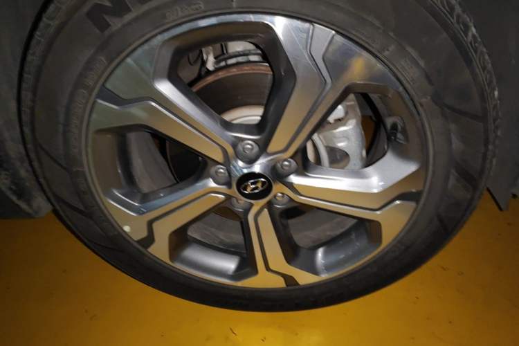 Used Hyundai Santa Fe 2020 380 TGDi Automatic Two-Wheel Drive GLS Luxury Edition Right Front Wheel Hub