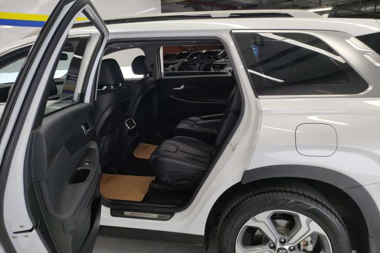 Used Hyundai Santa Fe 2020 380 TGDi Automatic Two-Wheel Drive GLS Luxury Edition Right Rear Seat