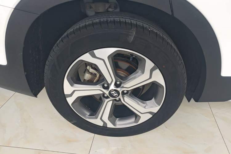 Used Hyundai Santa Fe 2020 380 TGDi Automatic Two-Wheel Drive GLS Luxury Edition Right Rear Wheel Hub