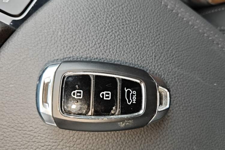 Used Hyundai Santa Fe 2020 380 TGDi Automatic All-Wheel Drive DLX HTRAC Prestige PLUS Vehicle Key