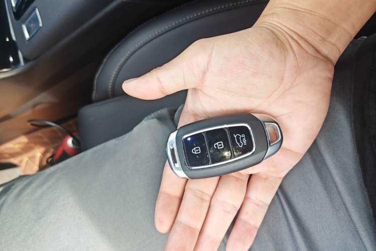 Used Hyundai Santa Fe 2020 380 TGDi Automatic All-Wheel Drive DLX HTRAC Prestige PLUS Vehicle Key