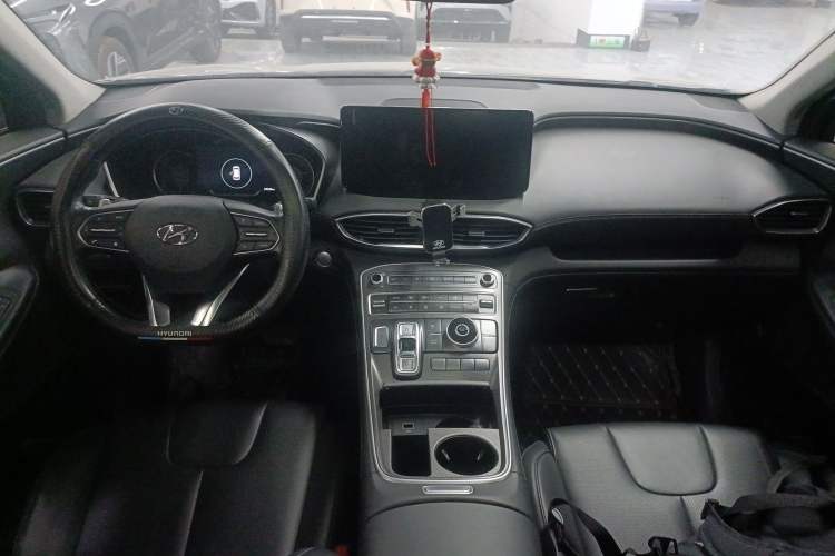 Used Hyundai Santa Fe 2023 Traveler 380T GDi Automatic Two-Wheel Drive GLX Elite Edition Center Console