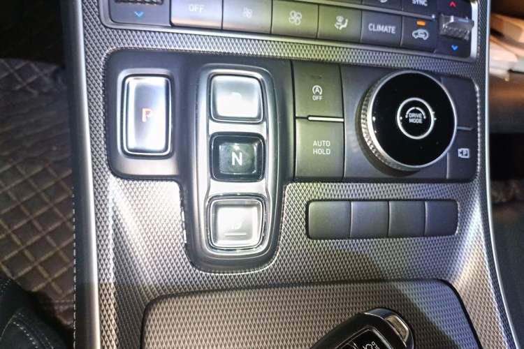 Used Hyundai Santa Fe 2023 Traveler 380T GDi Automatic Two-Wheel Drive GLX Elite Edition Gear Lever