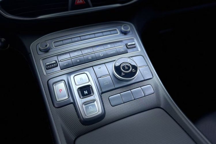 Used Hyundai Santa Fe 2023 Traveler 380T GDi Automatic All-Wheel Drive GLX HTRAC Elite Edition Gear Lever