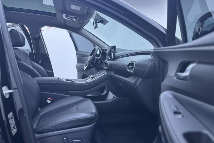 Used Hyundai Santa Fe 2023 Traveler 380T GDi Automatic All-Wheel Drive GLX HTRAC Elite Edition Interior 1