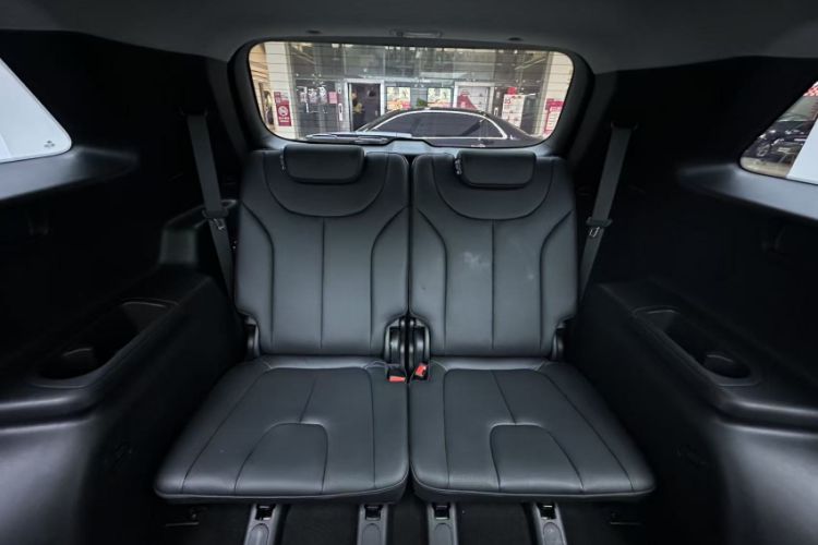 Used Hyundai Santa Fe 2023 Traveler 380T GDi Automatic All-Wheel Drive GLX HTRAC Elite Edition Interior 11