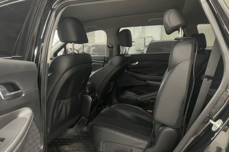 Used Hyundai Santa Fe 2023 Traveler 380T GDi Automatic Two-Wheel Drive GLX Elite Edition Interior 3