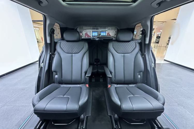 Used Hyundai Santa Fe 2023 Traveler 380T GDi Automatic All-Wheel Drive GLX HTRAC Elite Edition Interior 7