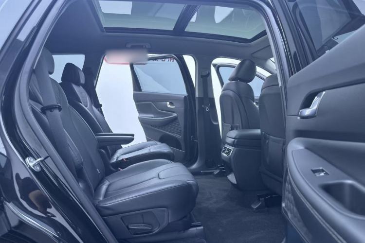Used Hyundai Santa Fe 2023 Traveler 380T GDi Automatic All-Wheel Drive GLX HTRAC Elite Edition Interior 8