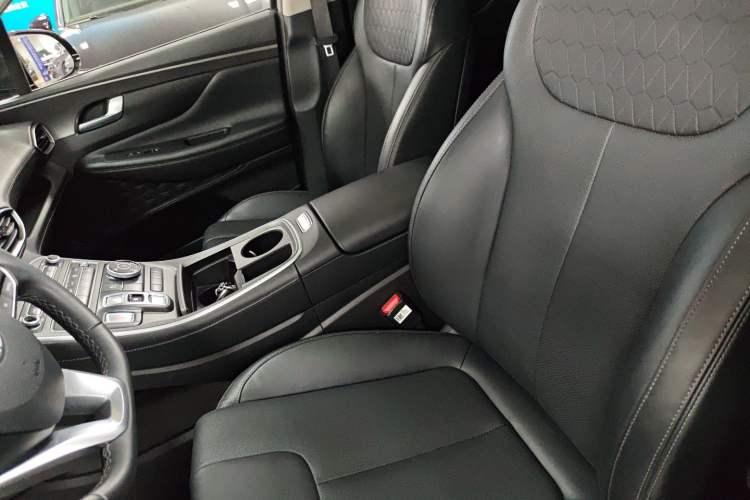 Used Hyundai Santa Fe 2023 Traveler 380T GDi Automatic All-Wheel Drive GLX HTRAC Elite Edition Left Front Seat