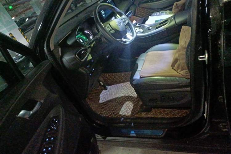 Used Hyundai Santa Fe 2023 Traveler 380T GDi Automatic Two-Wheel Drive GLX Elite Edition Left Front Seat