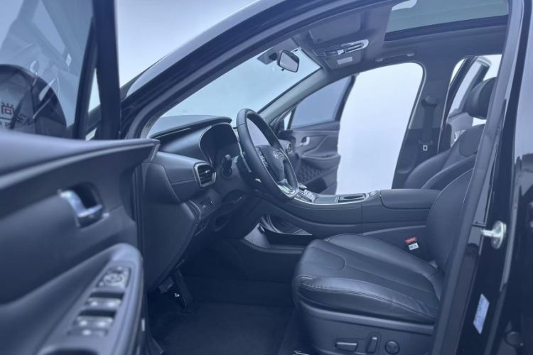 Used Hyundai Santa Fe 2023 Traveler 380T GDi Automatic All-Wheel Drive GLX HTRAC Elite Edition Left Front Seat