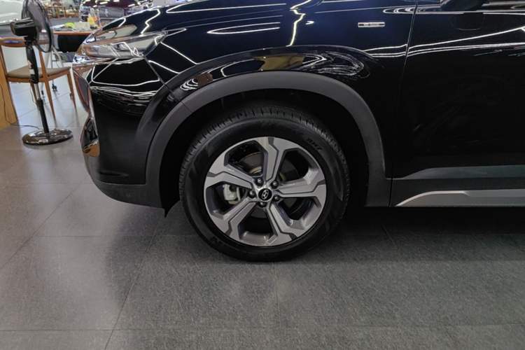 Used Hyundai Santa Fe 2023 Traveler 380T GDi Automatic All-Wheel Drive GLX HTRAC Elite Edition Left Front Wheel Hub