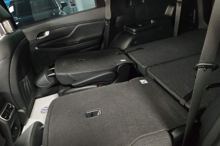 Used Hyundai Santa Fe 2023 Traveler 380T GDi Automatic All-Wheel Drive GLX HTRAC Elite Edition Left Rear Seat