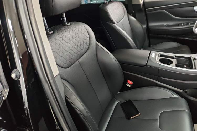 Used Hyundai Santa Fe 2023 Traveler 380T GDi Automatic All-Wheel Drive GLX HTRAC Elite Edition Right Front Seat