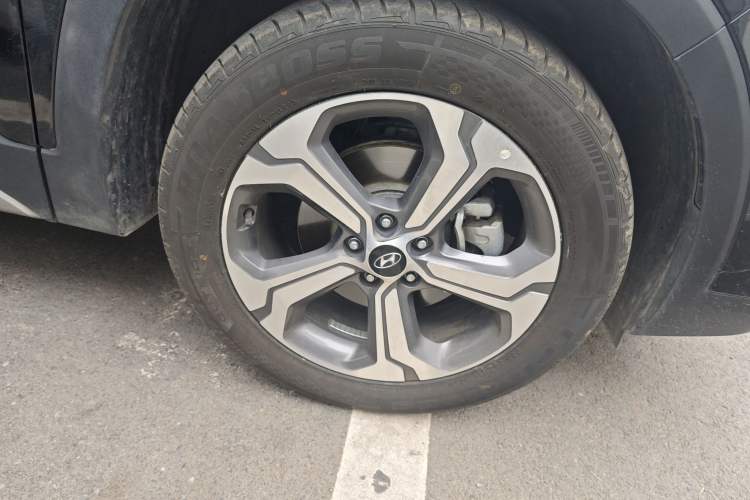 Used Hyundai Santa Fe 2023 Traveler 380T GDi Automatic Two-Wheel Drive GLX Elite Edition Right Front Wheel Hub