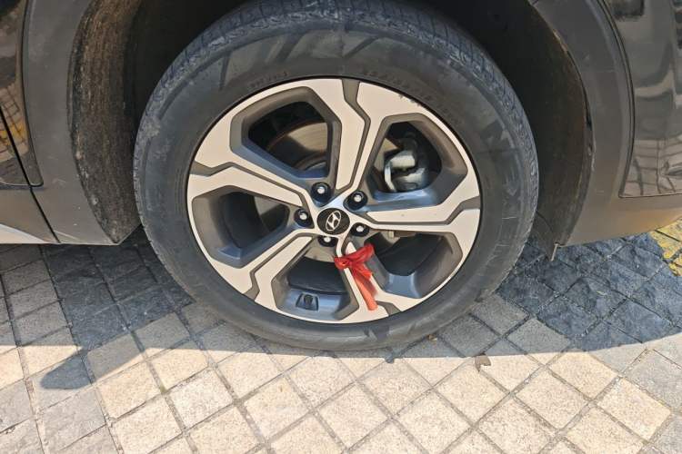 Used Hyundai Santa Fe 2023 Traveler 380T GDi Automatic Two-Wheel Drive GLX Elite Edition Right Front Wheel Hub