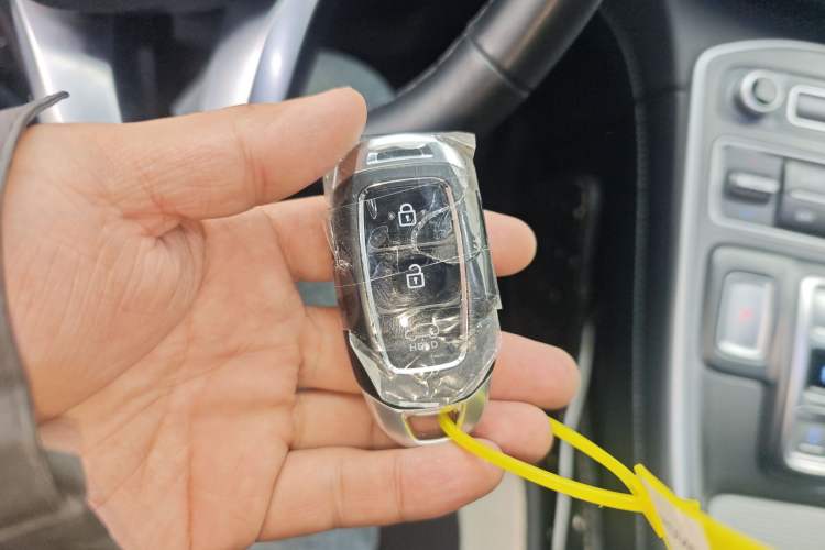 Used Hyundai Santa Fe 2023 Traveler 380T GDi Automatic Two-Wheel Drive GLX Elite Edition Vehicle Key