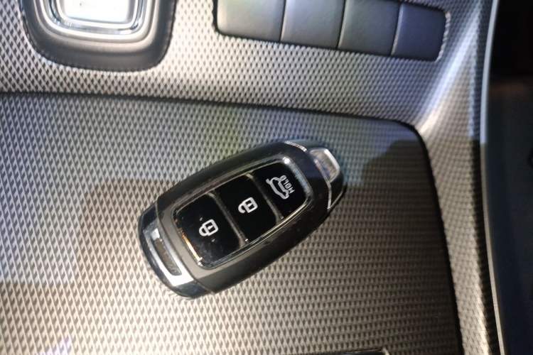Used Hyundai Santa Fe 2023 Traveler 380T GDi Automatic Two-Wheel Drive GLX Elite Edition Vehicle Key