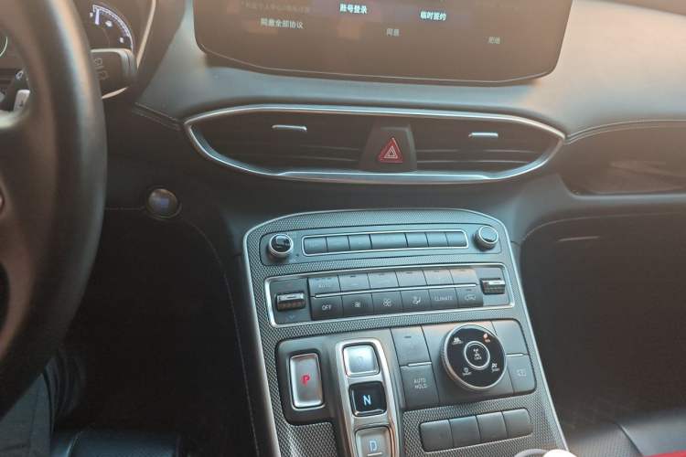 Used Hyundai Santa Fe 2023 Traveler 380T GDi Automatic All-Wheel Drive GLX HTRAC Elite Edition Audio And AC Panel