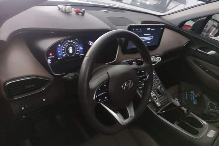 Used Hyundai Santa Fe 2023 Traveler 380T GDi Automatic Two-Wheel Drive GLX Elite Edition Center Console