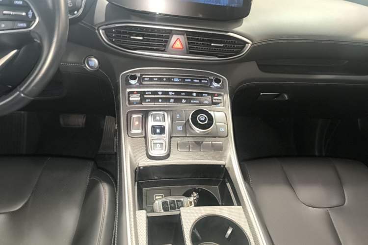 Used Hyundai Santa Fe 2023 Traveler 380T GDi Automatic Two-Wheel Drive GLX Elite Edition Gear Lever