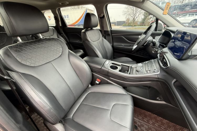Used Hyundai Santa Fe 2023 Traveler 380T GDi Automatic Two-Wheel Drive GLX Elite Edition Interior 9