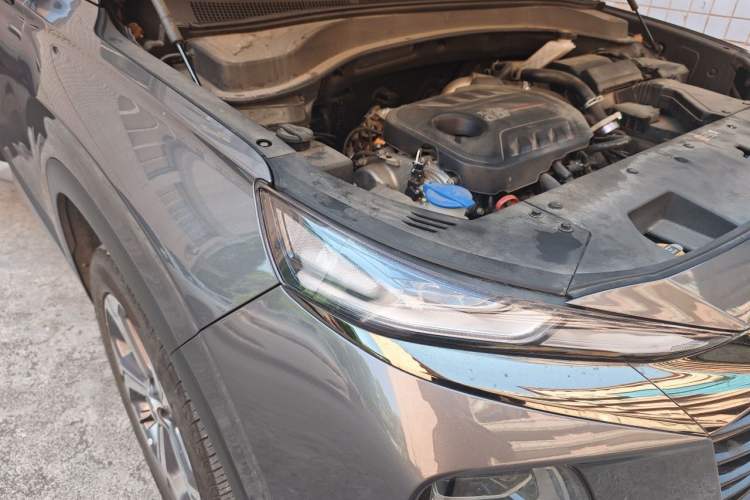Used Hyundai Santa Fe 2023 Traveler 380T GDi Automatic All-Wheel Drive GLX HTRAC Elite Edition Right Front Headlight