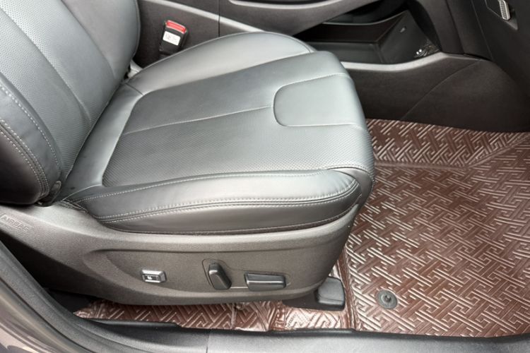 Used Hyundai Santa Fe 2023 Traveler 380T GDi Automatic Two-Wheel Drive GLX Elite Edition Right Front Seat