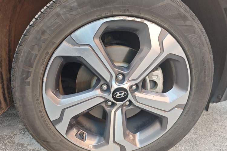 Used Hyundai Santa Fe 2023 Traveler 380T GDi Automatic All-Wheel Drive GLX HTRAC Elite Edition Right Front Wheel Hub