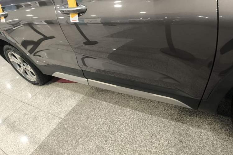 Used Hyundai Santa Fe 2023 Traveler 380T GDi Automatic Two-Wheel Drive GLX Elite Edition Right Side Sill