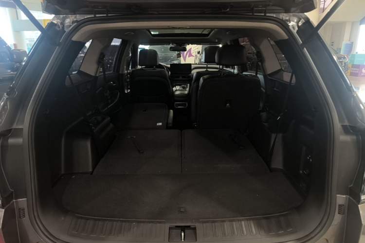 Used Hyundai Santa Fe 2023 Traveler 380T GDi Automatic Two-Wheel Drive GLX Elite Edition Trunk