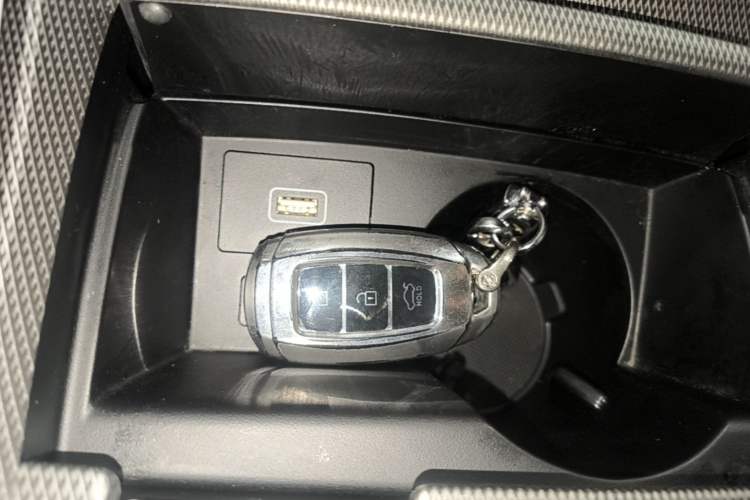 Used Hyundai Santa Fe 2023 Traveler 380T GDi Automatic Two-Wheel Drive GLX Elite Edition Vehicle Key
